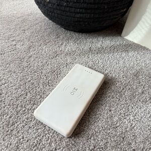 MOTILE 10,000 mAh Qi Certified Wireless Power Bank Charger Fast Charge